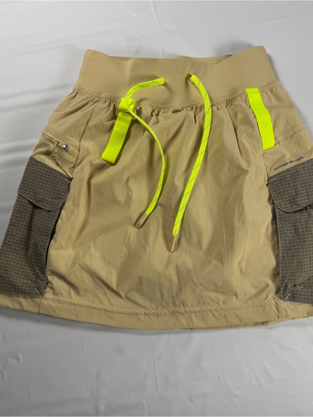 Lululemon Skirt Women's 2 Tan Multi-Pocket Cargo High-Rise Hiking Outdoors Neon